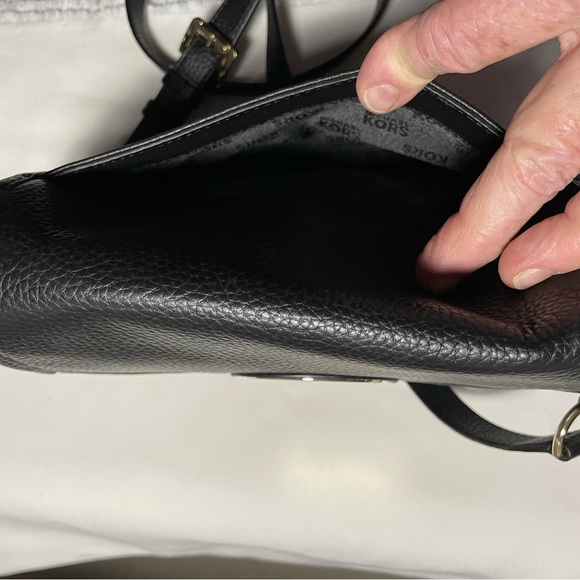 NWT MICHAEL MICHAEL KORS MARGO BLACK SHOULDER BAG. Gold tone hardware - Picture 4 of 11